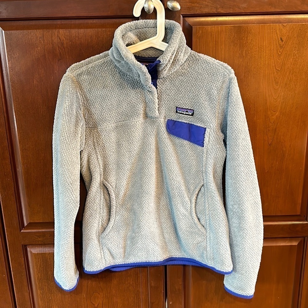 patagonia blue grey  fleece with buttons and chest and front pockets size S